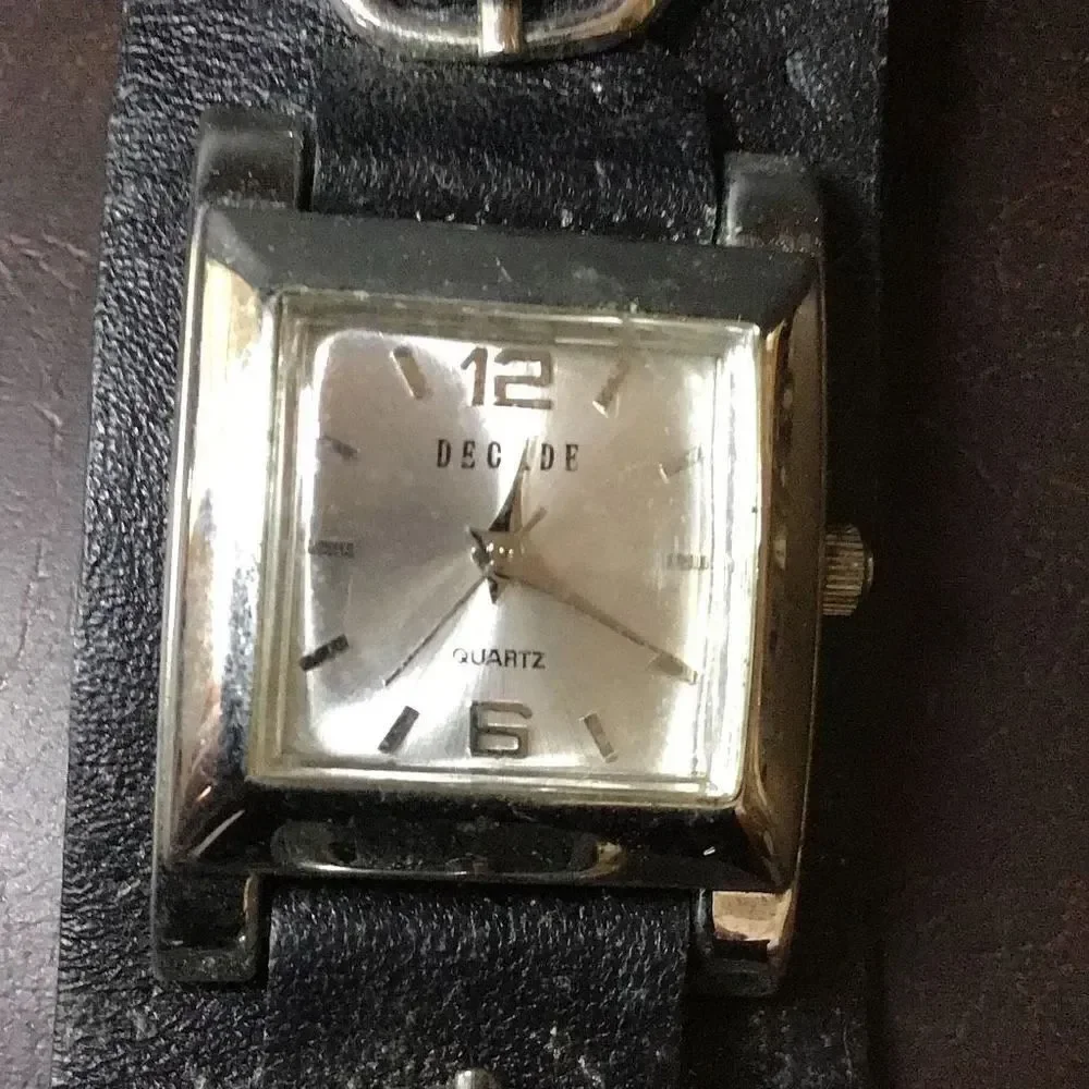 Watch black band with buckles needs battery